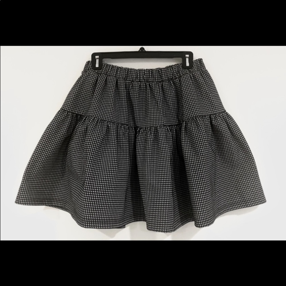Y.A.S Mini Skirt with tiering in mini houndstooth        Quality: Great